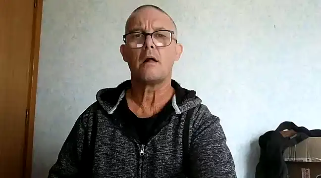 Snapshot of bigballnz chatting on 03-17-25, 11:54 bigballnz online show from 03-17-25, 11:54