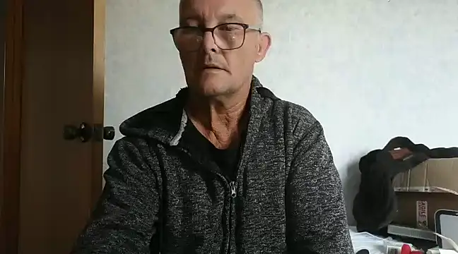 Snapshot of bigballnz chatting on 03-18-25, 03:20 bigballnz online show from 03-18-25, 03:20