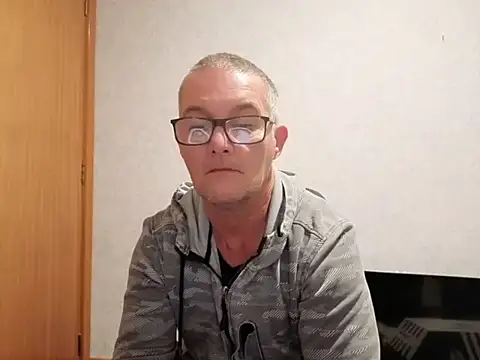 Snapshot of bigballnz chatting on 09-24-25, 08:28 bigballnz online show from 09-24-25, 08:28