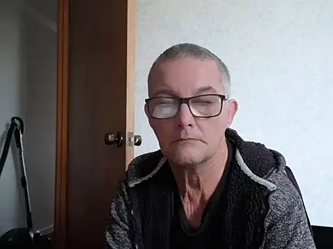 Snapshot of bigballnz chatting on 10-02-25, 07:32 bigballnz online show from 10-02-25, 07:32