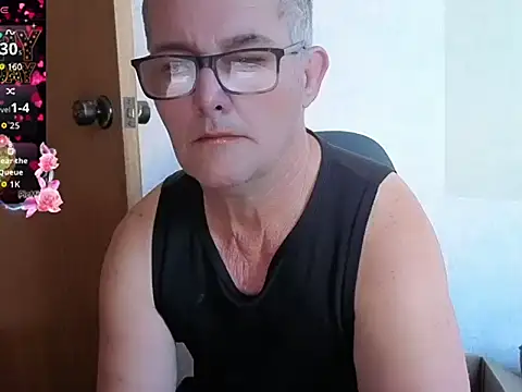 Snapshot of bigballnz chatting on 10-10-25, 06:29 bigballnz online show from 10-10-25, 06:29