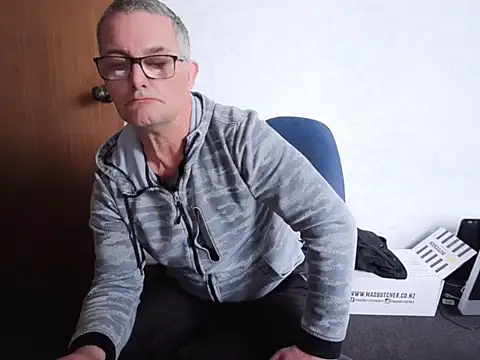 Snapshot of bigballnz chatting on 10-12-25, 08:19 bigballnz online show from 10-12-25, 08:19
