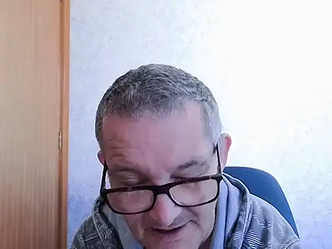 Snapshot of bigballnz chatting on 10-15-25, 07:36 bigballnz online show from 10-15-25, 07:36