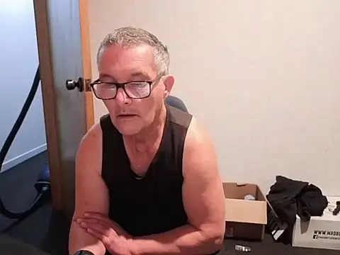 Snapshot of bigballnz chatting on 10-17-25, 08:17 bigballnz online show from 10-17-25, 08:17