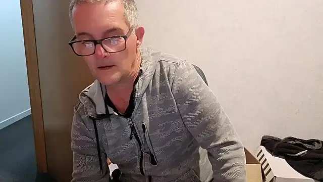 Snapshot of bigballnz chatting on 10-22-25, 07:30 bigballnz online show from 10-22-25, 07:30
