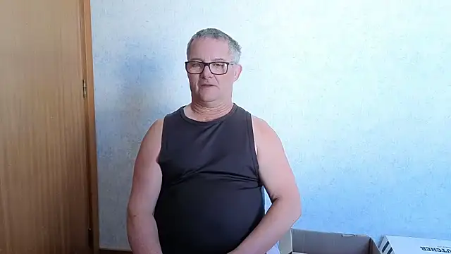 Snapshot of bigballnz chatting on 10-24-25, 08:27 bigballnz online show from 10-24-25, 08:27