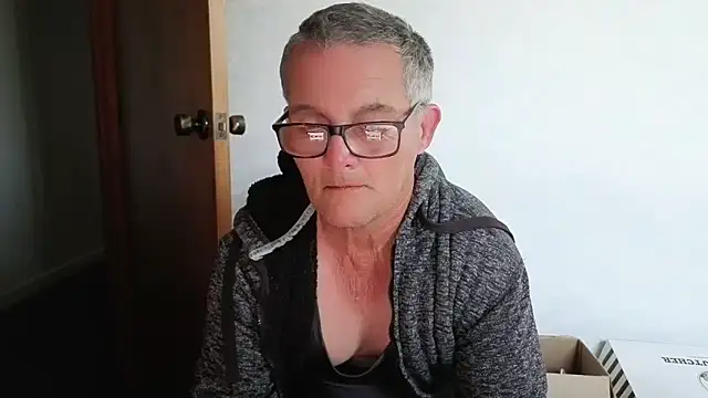 Snapshot of bigballnz chatting on 10-26-25, 07:03 bigballnz online show from 10-26-25, 07:03