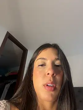 Snapshot of kamivolkano chatting on 11-18-25, 04:22 kamivolkano online show from 11-18-25, 04:22