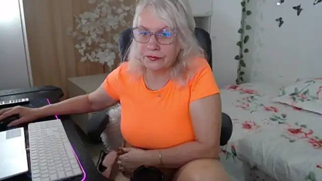 Snapshot of Ghertrude52 chatting on 05-08-26, 04:07 Ghertrude52 online show from 05-08-26, 04:07