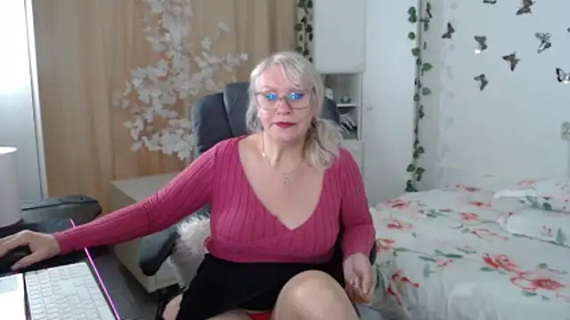 Snapshot of Ghertrude52 chatting on 05-10-26, 04:28 Ghertrude52 online show from 05-10-26, 04:28
