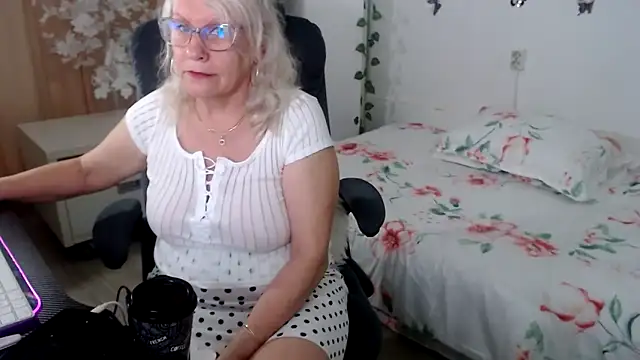 Snapshot of Ghertrude52 chatting on 05-20-26, 04:18 Ghertrude52 online show from 05-20-26, 04:18