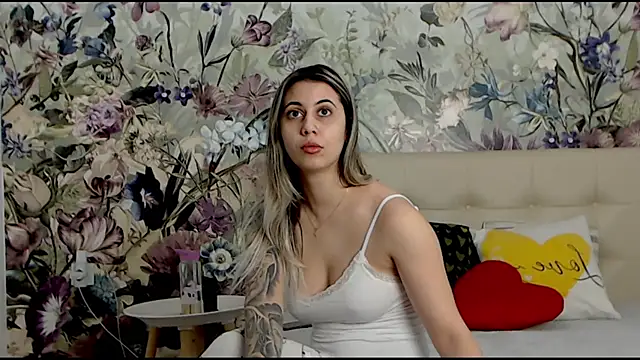 RoseDiamond06 online show from 02-12-25, 04:11