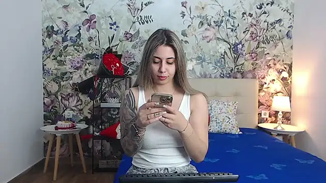 RoseDiamond06 online show from 04-20-26, 03:59