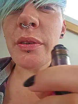 Snapshot of PinkTheHawk chatting on 12-25-24, 02:25 PinkTheHawk online show from 12-25-24, 02:25