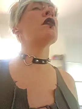 Snapshot of PinkTheHawk chatting on 01-07-25, 01:17 PinkTheHawk online show from 01-07-25, 01:17