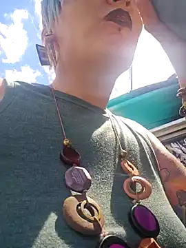 Snapshot of PinkTheHawk chatting on 01-09-25, 02:22 PinkTheHawk online show from 01-09-25, 02:22