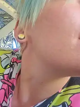 Snapshot of PinkTheHawk chatting on 01-12-25, 11:26 PinkTheHawk online show from 01-12-25, 11:26