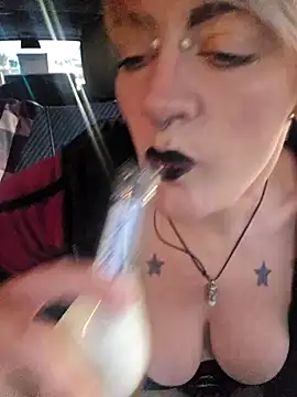 Snapshot of PinkTheHawk chatting on 01-23-25, 07:54 PinkTheHawk online show from 01-23-25, 07:54