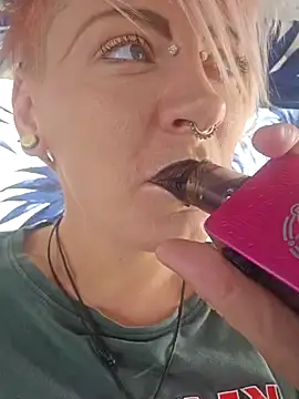 Snapshot of PinkTheHawk chatting on 01-23-25, 10:22 PinkTheHawk online show from 01-23-25, 10:22