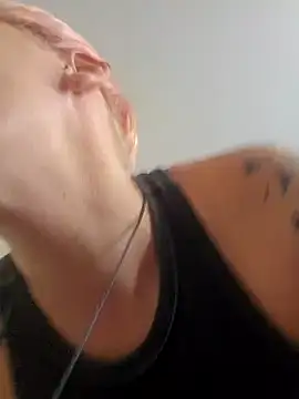 Snapshot of PinkTheHawk chatting on 01-26-25, 10:13 PinkTheHawk online show from 01-26-25, 10:13