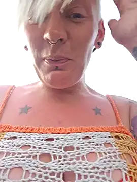 Snapshot of PinkTheHawk chatting on 02-28-25, 07:05 PinkTheHawk online show from 02-28-25, 07:05