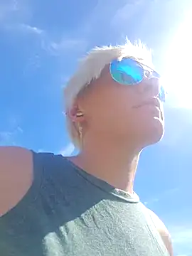 Snapshot of PinkTheHawk chatting on 03-13-25, 11:38 PinkTheHawk online show from 03-13-25, 11:38