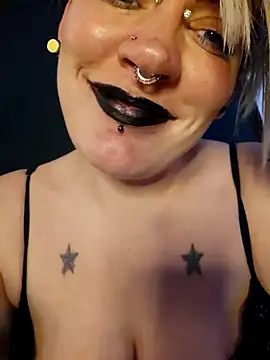 Snapshot of PinkTheHawk chatting on 09-13-25, 09:09 PinkTheHawk online show from 09-13-25, 09:09