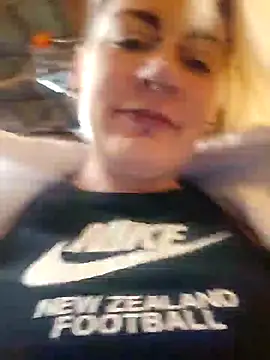 Snapshot of PinkTheHawk chatting on 10-05-25, 04:55 PinkTheHawk online show from 10-05-25, 04:55