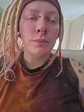 Snapshot of PinkTheHawk chatting on 06-16-26, 01:41 PinkTheHawk online show from 06-16-26, 01:41