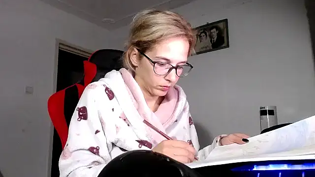 SexxyLety online show from 09-25-25, 08:01