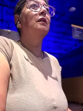 Snapshot of emma_tour chatting on 01-06-26, 02:21 emma tour online show from 01-06-26, 02:21