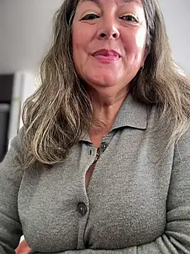 Snapshot of emma_tour chatting on 01-13-26, 04:23 emma tour online show from 01-13-26, 04:23