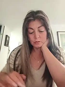 Snapshot of emma_tour chatting on 04-15-26, 07:58 emma tour online show from 04-15-26, 07:58