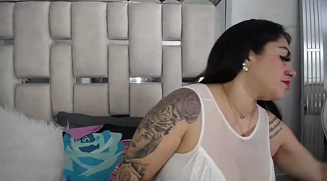 chelaqueen  online show from 02-12-25, 06:30