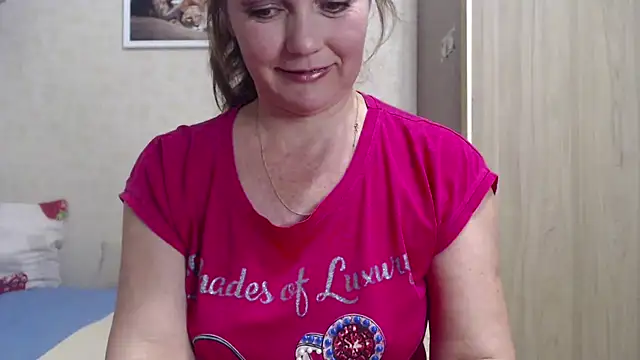 Snapshot of SheLion chatting on 10-17-25, 04:53 SheLion online show from 10-17-25, 04:53