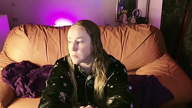 kisicaxx online show from 01-14-25, 04:40