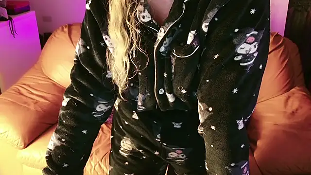 kisicaxx online show from 01-15-25, 07:44