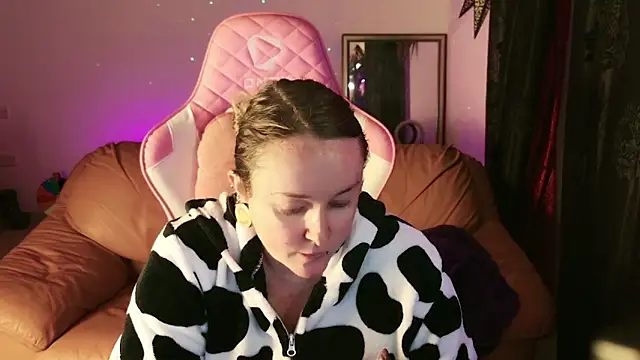 kisicaxx online show from 01-17-25, 07:16