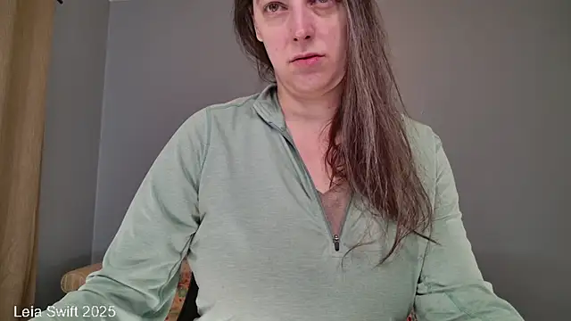 Snapshot of LeiaSwift chatting on 02-07-25, 11:01 LeiaSwift online show from 02-07-25, 11:01