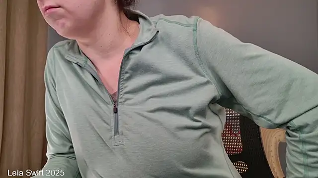 Snapshot of LeiaSwift chatting on 02-14-25, 02:02 LeiaSwift online show from 02-14-25, 02:02