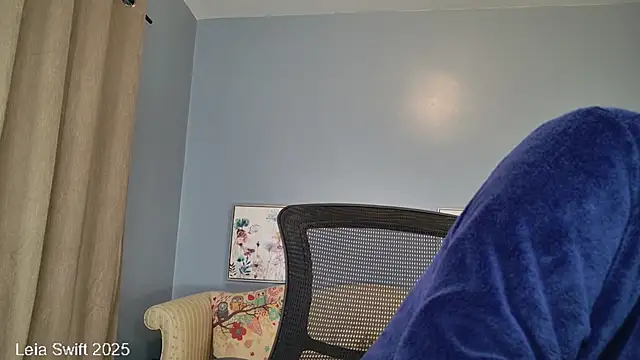 Snapshot of LeiaSwift chatting on 03-07-25, 12:01 LeiaSwift online show from 03-07-25, 12:01