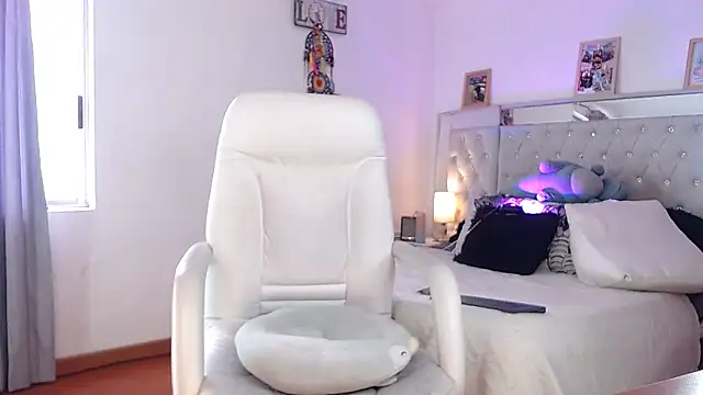 hollythomson online show from 02-16-25, 06:54