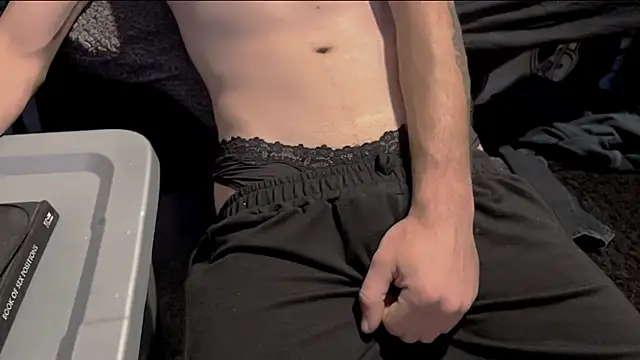 Snapshot of Happier_Naked chatting on 02-19-26, 11:39 Happier Naked online show from 02-19-26, 11:39