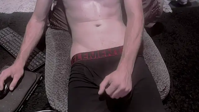 Snapshot of Happier_Naked chatting on 05-07-26, 10:53 Happier Naked online show from 05-07-26, 10:53