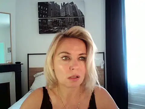 Snapshot of ADreamLady chatting on 09-19-25, 11:00 ADreamLady online show from 09-19-25, 11:00