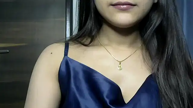 Snapshot of selen_5 chatting on 09-17-25, 06:09 selen 5 online show from 09-17-25, 06:09