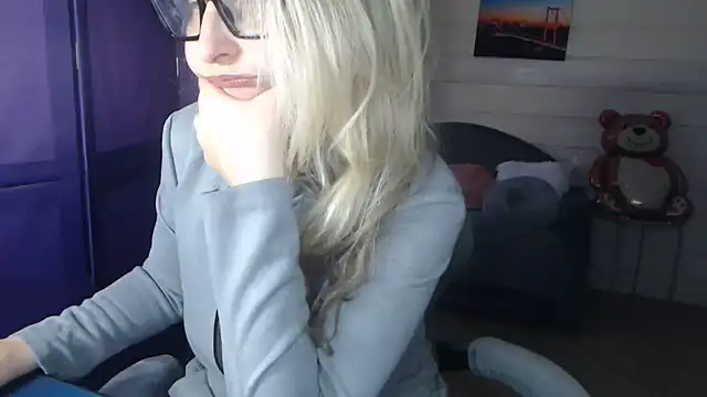 RubiLakros online show from 04-27-26, 01:42