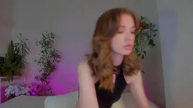 Snapshot of Masha_01 chatting on 12-17-24, 02:44 Masha 01 online show from 12-17-24, 02:44