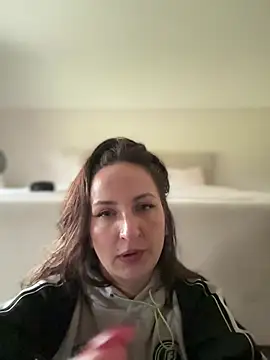 itsCassie online show from 05-12-26, 04:59