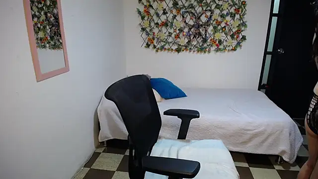 Snapshot of Sofi_5249_ chatting on 03-14-25, 12:10 Sofi 5249  online show from 03-14-25, 12:10